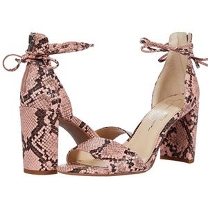 Color: Pink  Size: 6.5  Width: M